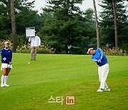 [포토] 김민별부녀 '딸이 지켜 보고 있다'