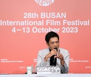 기자에게 “따거” 들은 주윤발 실시간 찐반응[28th BIFF]