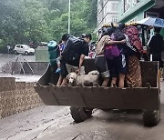 인도 동북부 시킴주 계곡서 홍수…사망 14명·실종 100여명