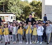 尹 한글날 앞두고 한글박물관 깜짝방문... “한글 창제 정신은 평등”