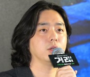 '거래' 감독 "부국제 초청 영광, '약한영웅' 인기 이어가길" [여기, BIFF]