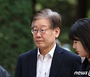 ‘대장동·위례’ 의혹 첫 재판 출석하는 이재명 대표