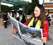 [포토]‘유광점퍼 입고 LG우승 축하하러 왔어요!’