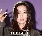 전지현 '패션의 완성은 미모' [TF사진관]