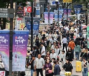 가계 여윳돈 1년새 24조 줄었다..들어오는 돈 그대로인데 소비·투자↑