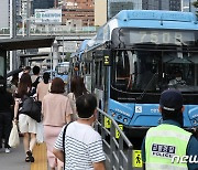 승객도 있는데 "연습해" 아내 운전 시킨 버스 기사…"해고 부당"