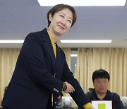 사전투표 하는 권수정 정의당 강서구청장 후보