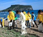 김건희 여사, 제주도 찾아 반려해변 정화활동