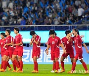 日여자축구, '8강서 한국 잡은' 北 4-1 누르고 AG 2연패