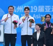 [속보] 한국 남자 양궁 리커브 단체전, 인도 꺾고 금메달…13년만