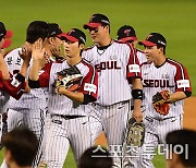 '잠실 매진' LG, 우승 후 첫 홈경기에서 KIA에 2-3 역전패