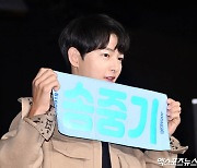 '아빠' 송중기, 38세 동안 인정 "정우성엔 급 안되지만…" (엑's 이슈)[BIFF 2023]