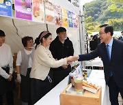 "야생 먹거리 가득"…완주 와일드＆로컬푸드축제  개막