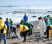 김건희 여사, 제주 '반려해변' 정화활동 나서