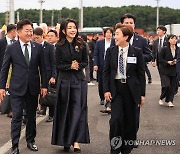 김건희 여사, 제주 서귀포 은갈치 축제 참석