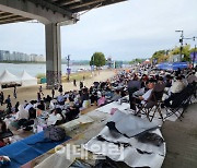 “오메 세상에, 명당은 물 건너갔네”…불꽃축제 앞 ‘만원 인파’