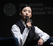 한효주 "왜 배우 일 할수록 유명해질까…감사하면서도 힘들어" [BIFF]