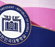 尹, 신원식 국방부 장관 임명 강행...유인촌도 임명 재가