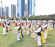 “인천 능허대 문화축제에서 퍼레이드 하는 백제사신들”