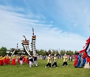 “인천 능허대 문화축제에서 퍼레이드 하는 백제사신들”