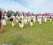 “인천 능허대 문화축제에서 퍼레이드 하는 백제사신들”