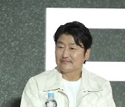 [BIFF]'거미집' 송강호 "주윤발 '한국어 못 알아들었다'는 말은 농담, 영어로 말했다"