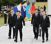 신원식 신임 국방부 장관, 현충원 참배