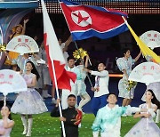 5년만에 빗장 푼 북한, 폐회식 기수로 '역도 金' 리청송 내세워[항저우AG]