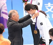 ‘무적 한국’ 양궁 뒤엔 정몽구, 정의선 부자의 39년 후원 있었다