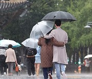 전국 곳곳에 비 조금…해안가 높은 너울 주의