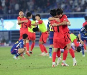 Korea beat Japan 2-1 to take Asian Games football gold