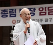 팔공산 승시축제에서 열창하는 지거스님