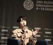 '아빠되고 바뀐' 송중기, '하입보이'→손하트♥ 팬서비스 폭발 BIFF(화란)