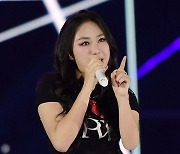 '지락실 우정' 이영지, 아이브 콘서트 깜짝 등장…안유진 지원사격