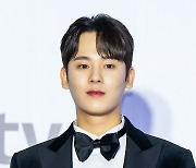 [T포토] 이정하 '댄디한 봉석이'