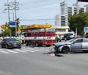 횡단보도 건너던 보행자에 택시 돌진…3명 사망