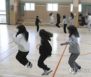 서울 초·중·고, 아침 체육으로 시작..."엔데믹 학생 건강 회복"