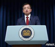 "미국, 삼성·SK 중국 반도체 공장에 장비공급 최종 허용"