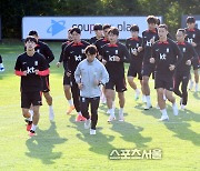 [포토]친선경기 준비하는 축구대표팀