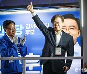 기호 1번 ‘엄지척’, 퇴원 후 강서구 향한 이재명[청계천 옆 사진관]