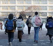 "아이 XX에 똥 묻어 가슴 찢어진다"… 교사에 연락한 학부모