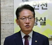 배진교 원내대표, 국감 상황실 현판식 발언