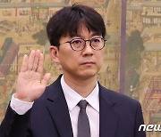 [국감]선서하는 허진영 펄어비스 대표