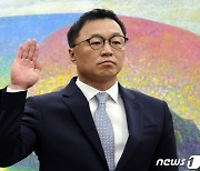 [국감]선서하는 마크리 애플코리아사장