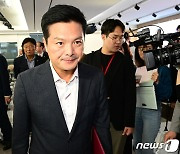 '패배 인정' 김태우 후보, 굳은 표정