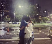 공효진♥10살 연하 케빈오 '초밀착 포옹' 첫공개 "결혼 1년, 시간이 너무 아까워"