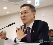 "대통령께 심한 질책 들었냐" 물음에 이종호 장관 "욕설 없었다"