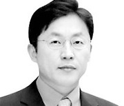 [노트북을 열며] 한국의 ‘가결 오적’과 미국의 ‘게이츠 8’