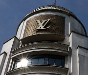 유럽 2위 기업 LVMH, 매출 감소…사치품 수요 하락세