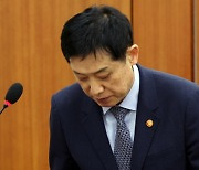 대출 가산금리 손봤는데 기대출엔 미적용… 김주현 "소급은 논란 있다"